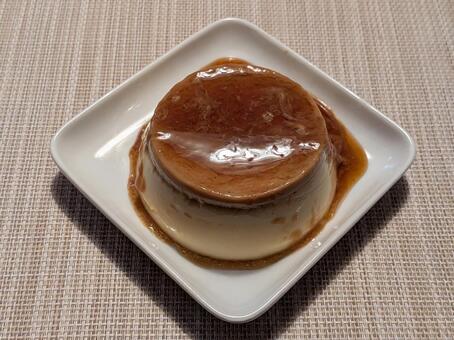 大雪前の火曜日の3時のおやつの焼きプリン 洋生菓子,デザート,スイーツの写真素材