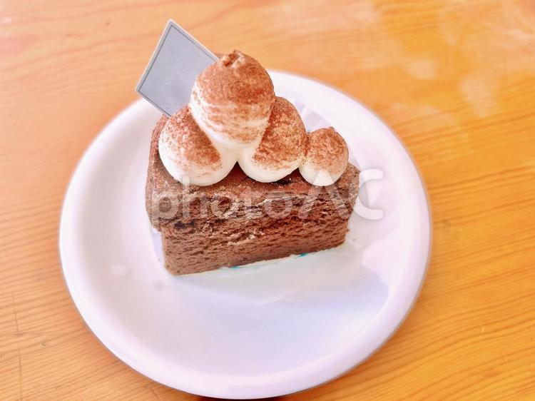 生クリームたっぷりなガトーショコラ ビター,ケーキ,カカオの写真素材