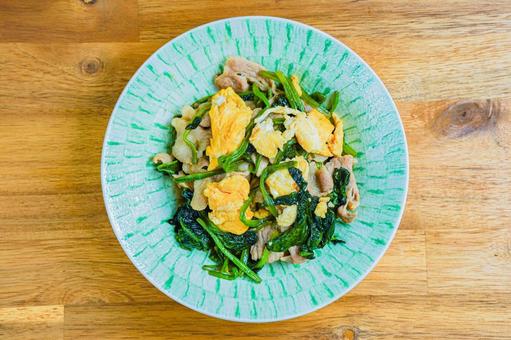 豚肉とほうれん草炒め ほうれん草,豚肉,卵の写真素材