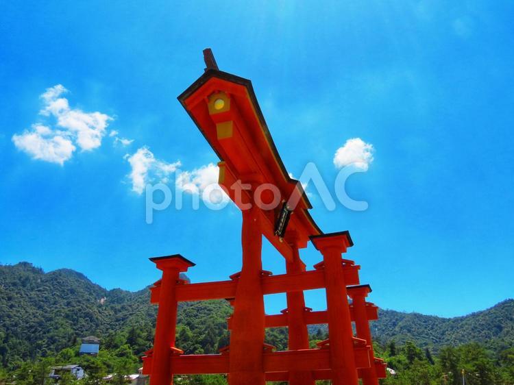日本三景安芸の宮島の大鳥居 厳島神社,大鳥居,宮島の写真素材