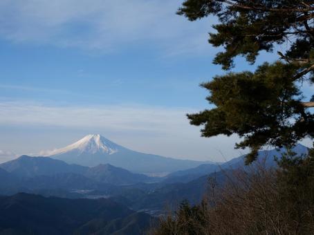 百蔵山から望む富士山 百蔵山から望む富士山の写真