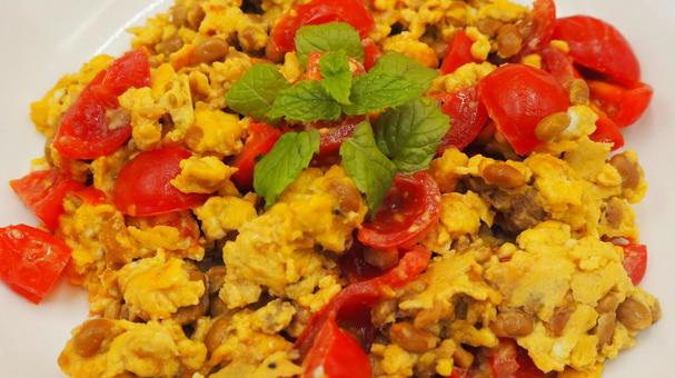 手作り・納豆とミニトマトの卵炒め（接写） 納豆,ミニトマト,卵炒めの写真素材