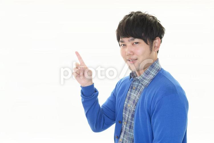 男性　指さす 男性,学生,大学生の写真素材