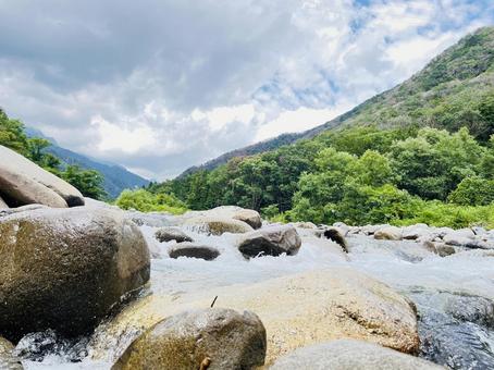 水上高原の清流と緑豊かな山々 水上高原の清流と緑豊かな山々 水上高原,川場,渓流の写真素材