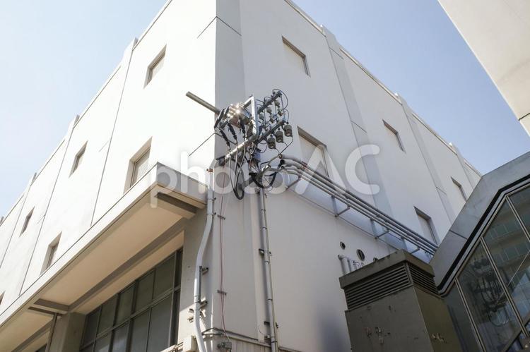 市役所の電気設備 送電線,高圧電線,高所の写真素材