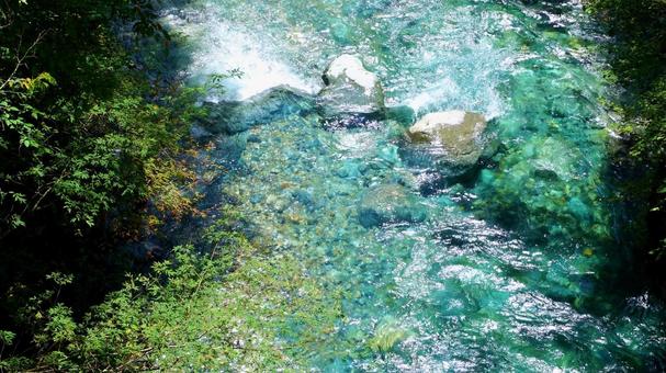 付知川の透き通った綺麗な渓流 付知川の透き通った綺麗な渓流の写真