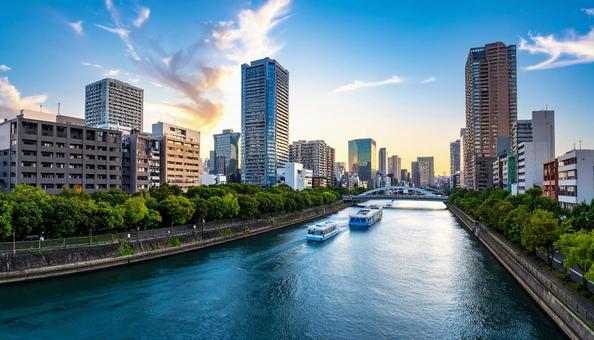 高層ビルを遠くに見る 高層ビルを遠くに見る 高層ビル,マンション,川の写真素材