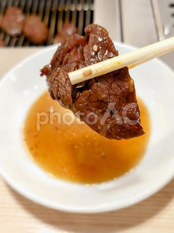 焼き肉を食べる 焼肉,肉,焼肉屋さんの写真素材