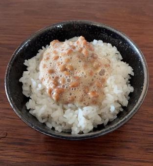 あきたこまちご飯に納豆の茶碗飯 あきたこまちご飯に納豆の茶碗飯 茶碗飯,あきたこまち,納豆の写真素材