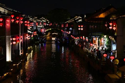 蘇州・七里山塘(山塘街)の夜景 蘇州・七里山塘(山塘街)の夜景の写真