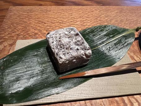 葛の和菓子 葛の和菓子 和菓子,葛,笹の葉の写真素材