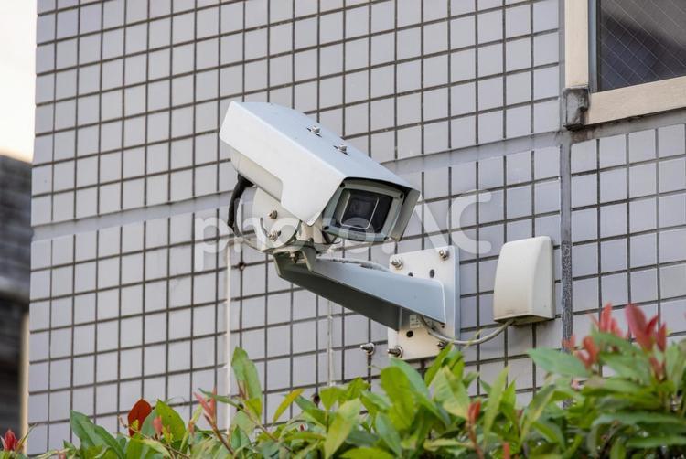 マンションに取り付けられた監視カメラ 監視カメラ,カメラ,監視の写真素材