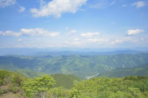 絵画のような山並みの風景 絵画のような山並みの風景の写真