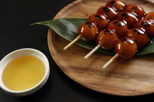 みたらし団子とお茶の和菓子 みたらし団子とお茶の和菓子 みたらし団子,和菓子,団子の写真素材