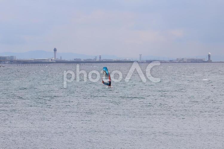 ウィンドサーフィンとセントレア空港 ウィンドサーフィン,セントレア,海の写真素材
