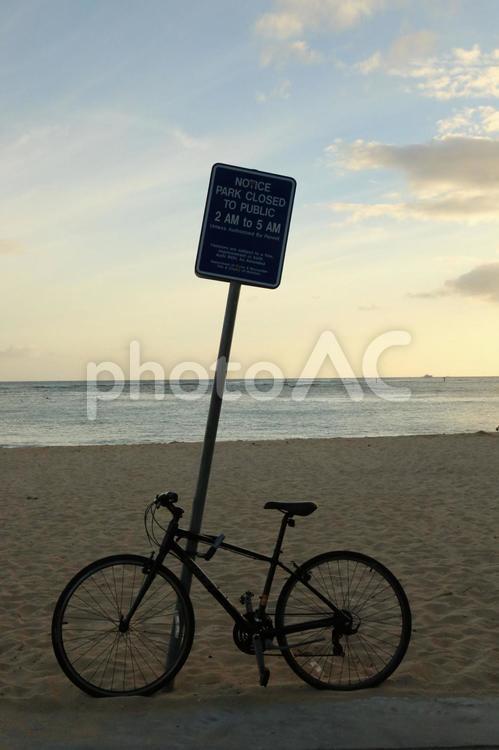 海と自転車 自転車,砂浜,海の写真素材