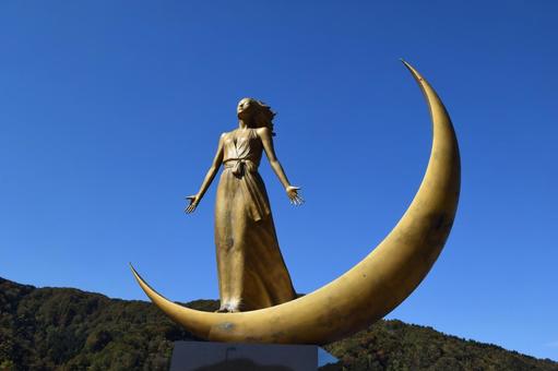 月の女神 ダムの守り神 月の女神,女神,ダムの守り神の写真素材