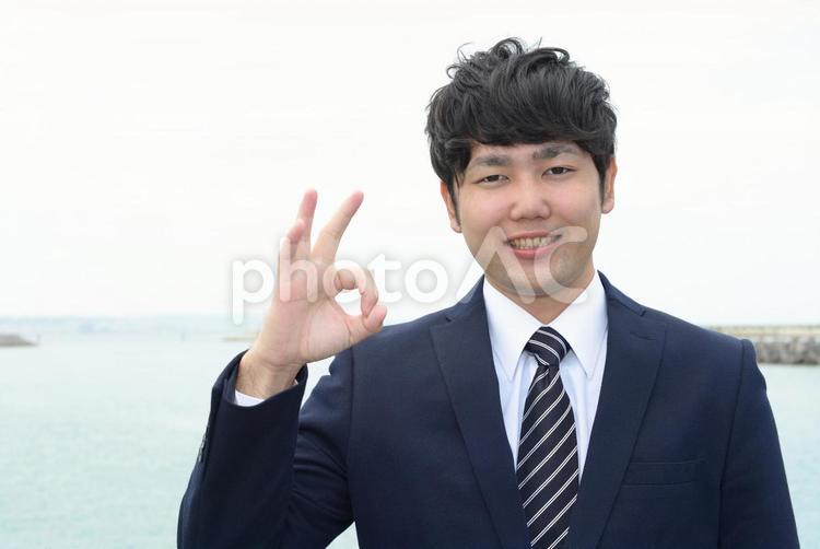 OKサインのジェスチャーをする男性 男性,ビジネス,ビジネスマンの写真素材