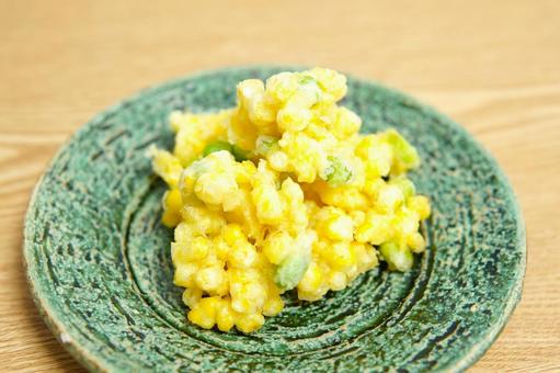 とうもろこしと枝豆のかきあげ(斜め上) とうもろこしと枝豆のかきあげ(斜め上)の写真
