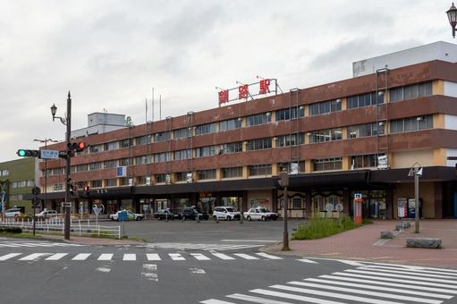 曇り空と釧路駅前 曇り空と釧路駅前 鉄道,釧路駅,駅舎の写真素材