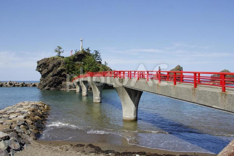 能生弁天島02 弁天島,弁天,赤い橋の写真素材