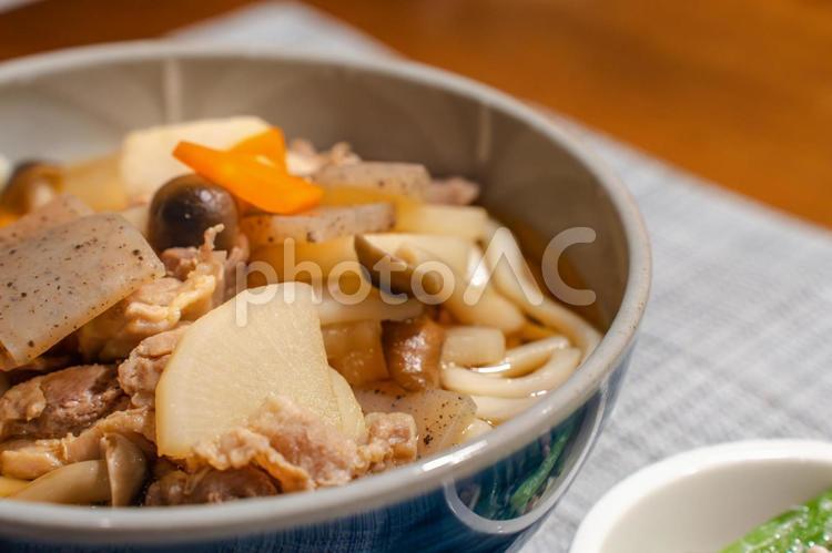 具だくさん肉うどんと小鉢の和食膳 うどん,和食,肉うどんの写真素材