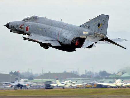 F-4EJ離陸 fー4ej,ファントム,航空自衛隊の写真素材