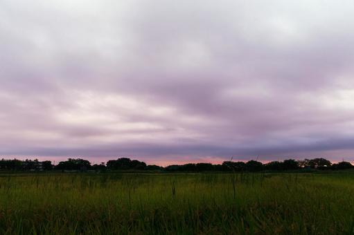 9月の日の出前の風景 9月の日の出前の風景 朝焼け,早朝,空の写真素材