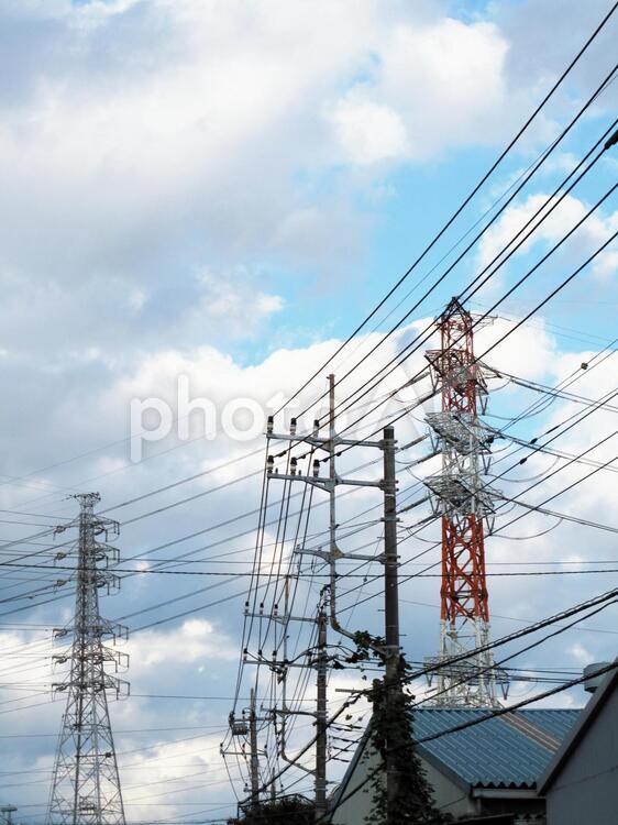 鉄塔がある風景 鉄塔,送電線,電線の写真素材