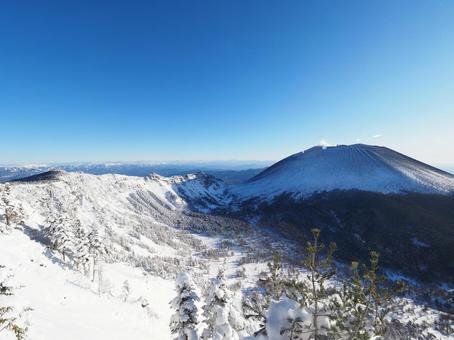 雪景色・冬の浅間山(ガトーショコラ) 雪景色・冬の浅間山(ガトーショコラ) 浅間山,黒斑山,雪の写真素材