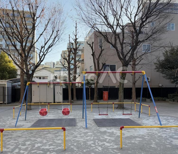 公園のブランコ 広場,住宅街,公共の写真素材