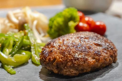 Hamburger and vegetable dinner, JPG