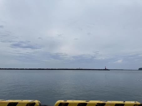 朝の海 朝の海 海,空,堤防の写真素材