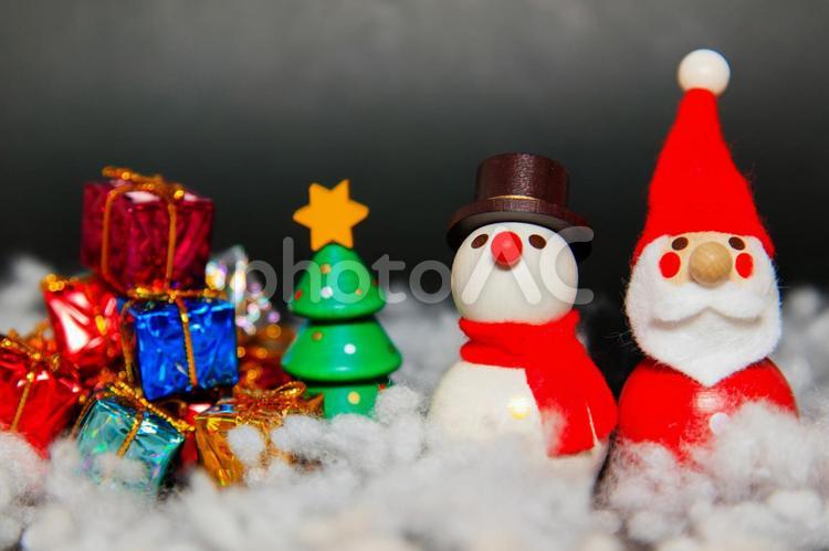 クリスマス06-サンタと雪と雪だるま- クリスマス,xmas,クリスマスイブの写真素材