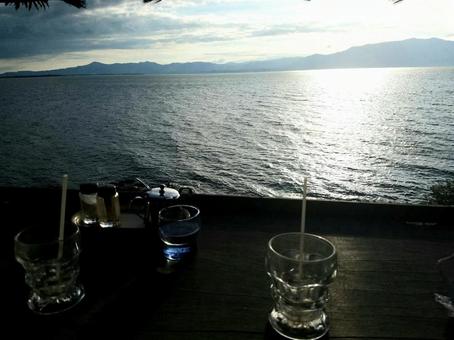 カフェからの琵琶湖の風景 カフェからの琵琶湖の風景の写真