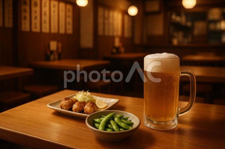 枝豆と焼き鳥、ビールが並ぶ居酒屋の風景 居酒屋,ビール,ジョッキの写真素材