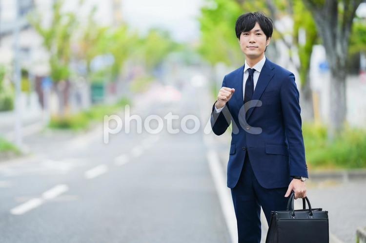 奥行きのある道路とビジネスマン 人物,ビジネス,リクルートの写真素材