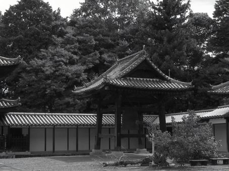 徳島県-丈六寺-鐘楼-白黒 徳島県-丈六寺-鐘楼-白黒の写真