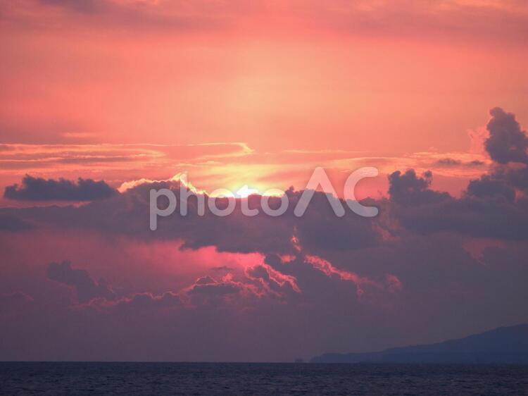 男鹿半島と夕焼け 夕日,夕暮れ,夕焼けの写真素材