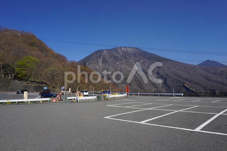 日光　明知平展望台の駐車場と男体山 日光,明知平,駐車場の写真素材