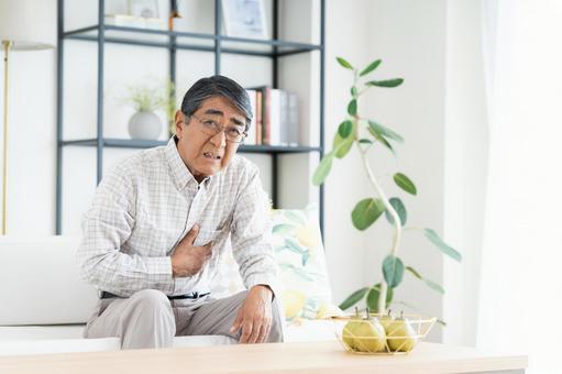 胸が痛いシニアの男性 胸が痛いシニアの男性 シニア,心臓,男性の写真素材