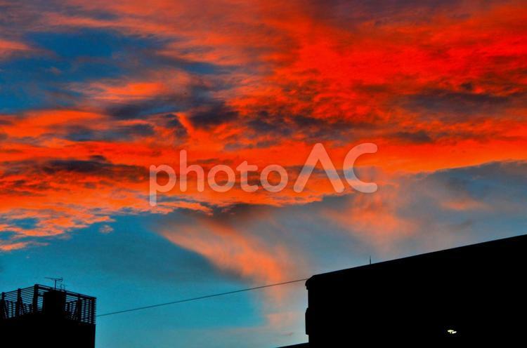 夕暮れ 夕焼け,夕空,シルエットの写真素材
