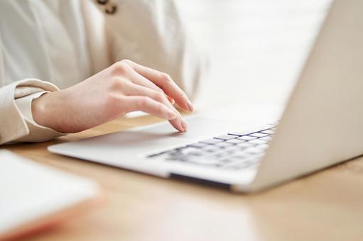 Asian woman surfing the net, female, business woman, laptop, JPG