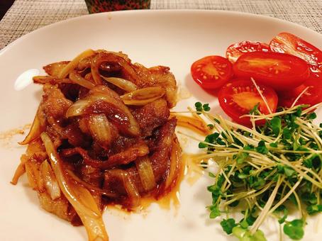 豚肉と玉ねぎの炒め物 豚肉,玉ねぎ,炒め物の写真素材