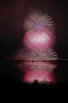 綺麗に撮れた諏訪湖花火_0４ 花火,綺麗,諏訪湖の写真素材