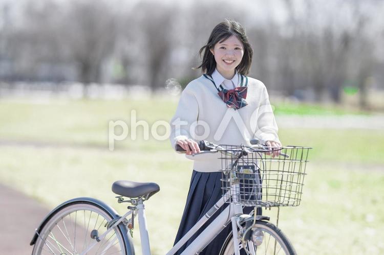 公園と学生と自転車 学生,女子生徒,高校生の写真素材
