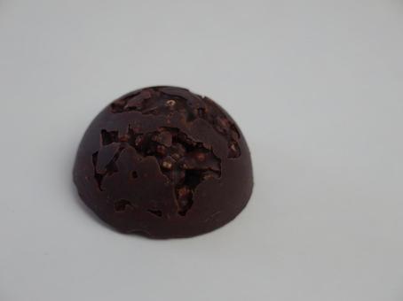 クランチチョコ お菓子 チョコレート クランチチョコ お菓子 チョコレートの写真