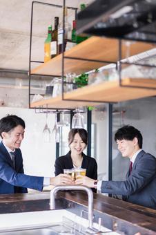 ライフスタイル テーブル,日本人,昼飲みの写真素材