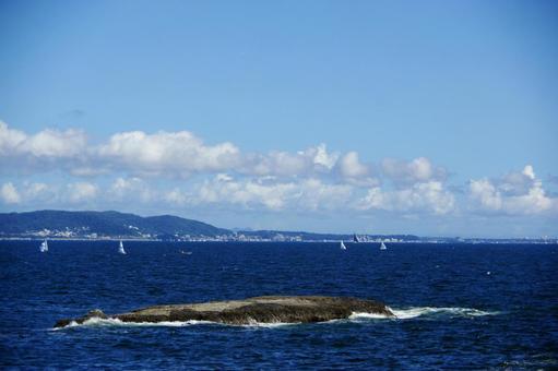 江の島・岩場から見た風景 江の島・岩場から見た風景の写真