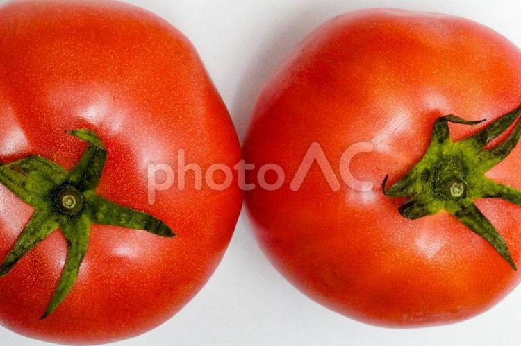 トマト２個　白背景　野菜 トマト,野菜,野菜単品の写真素材